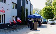 Uroczystość przed budynkiem Komisariatu Policji w Mielnie