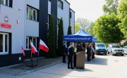 Uroczystość przed budynkiem Komisariatu Policji w Mielnie