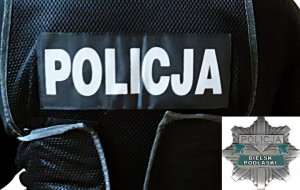 Napis POLICJA na plecach policyjnej kamizelki taktycznej