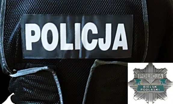 Napis POLICJA na plecach policyjnej kamizelki taktycznej