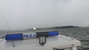 &quot;Policyjna łódź na wodzie&quot;&gt;