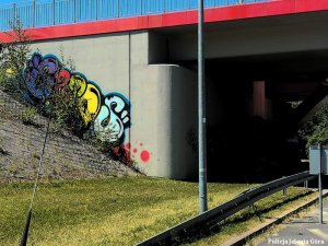 graffiti na wiadukcie