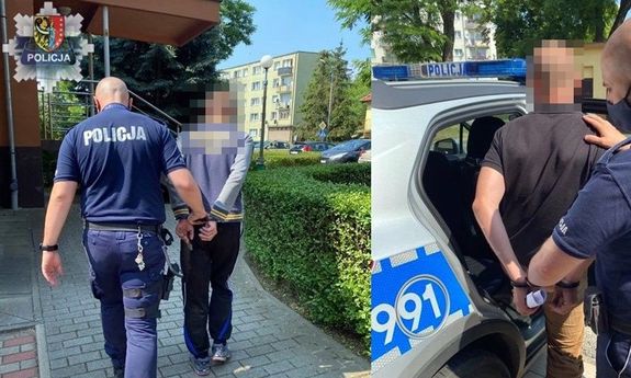 Dwaj zatrzymani z założonymi kajdankami prowadzeni przez policjanta w mundurze