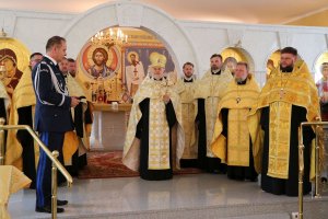 Duchowni i przedstawiciele Policji, którzy uczestniczyli w nabożeństwie w Cerkwi Katedralnej pw. św, Jerzego Zwycięzcy w Warszawie.