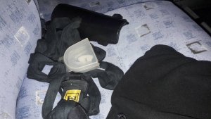 Ochraniacze szczękowe, rękawice i czapki ochronne ujawnione w autobusie przewożącym pseudokibiców z Chorwacji