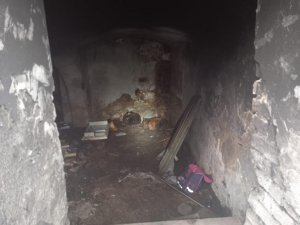 Pomieszczenie piwniczne , w którym wybuchł pożar