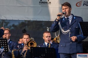 koncert orkiestry polskiej Policji podczas uroczystości upamiętniającej poległych w Bitwie Warszawskiej 1920 r. policjantów