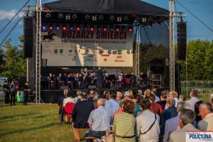 koncert orkiestry polskiej Policji podczas uroczystości upamiętniającej poległych w Bitwie Warszawskiej 1920 r. policjantów