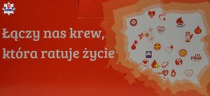 pudełko z napisem łączy nas krew, która ratuje życie