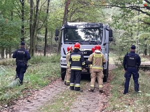 Służby na miejscu poligonu w Katowicach