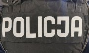napis policja na kamizelce policyjnej