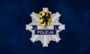 policyjna odznaka z herbem województwa pomorskiego i napisem Policja