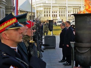 Prezydent RP składa hołd poległym przed Grobem Nieznanego Żołnierza