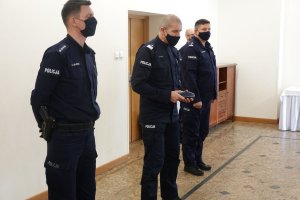 trzej oficerowie Policji