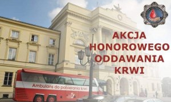 Czerwony napis akcja honorowego oddawania krwi, w tle budynek komendy stołecznej policji, przy którym stoi krwiobus