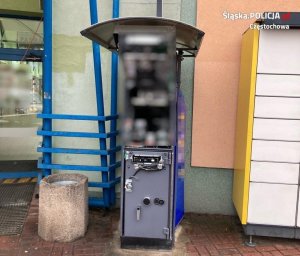 uszkodzony bankomat - zdjęcie zamazane