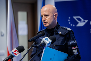 Komendant Główny Policji podczas konferencji