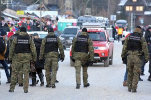 funkcjonariusze straży granicznej podczas zabezpieczenia