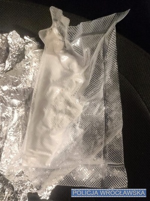 porcje kokainy w torebkach w pojeździe zatrzymanego mężczyzny