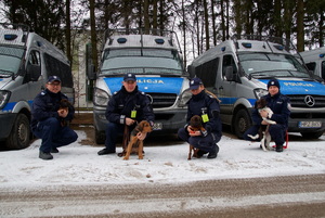 Policjanci z pieskami