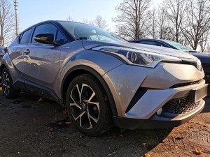 Zaparkowany samochód toyota