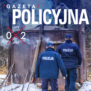 Okładka Gazety Policyjnej przedstawiająca dwóch policjantów zbliżających się do szopy.