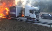 płonąca ciężarówka na trasie S7