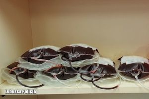 plastikowe torebki z krwią dla potrzebujących