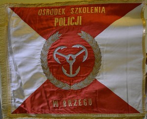 sztandar ośrodka Policji w Brzegu