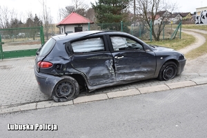 uszkodzony samochód osobowy