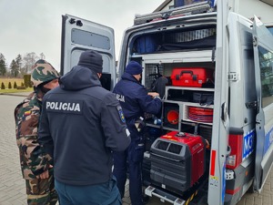 polscy i litewscy policjanci w trakcie ćwiczeń