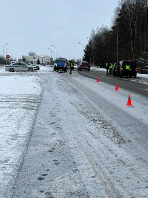 polscy i litewscy policjanci w trakcie ćwiczeń na drodze