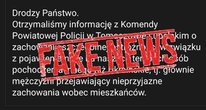 napis fake news w kolorze czerwonym w tle białe napisy na czarnym tle