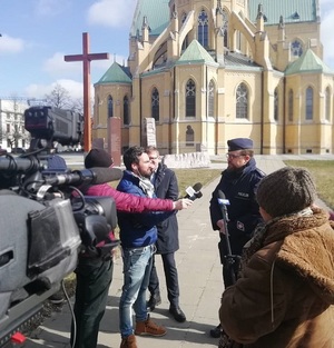 Konferencja przed Katedrą