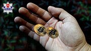 bitcoiny leżące na dłoni