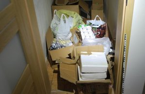 pomieszczenie w którym znaleziono skład opakowań i przedmiotów
