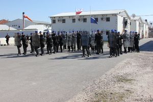 policjanci ćwiczą w Kosowie