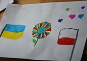 rysunek Sofi 9 lat, z jednej strony flaga Ukrainy, z drugiej flaga Polski, pośrodku kwiatek