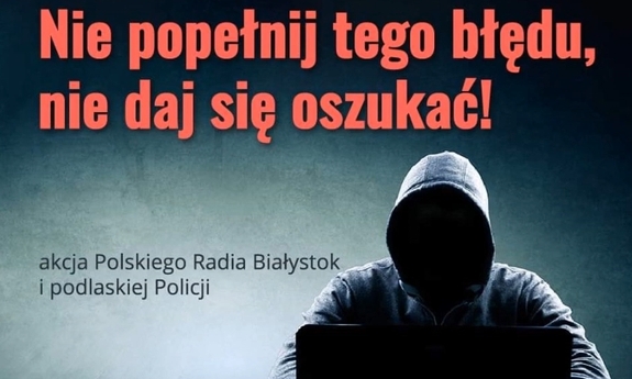 Plakat na którym widać postać osoby siedzącej przed laptopem. Napis nie popełnij tego błędu, nie daj się oszukać! Akcja Polskiego Radia Białystok i podlaskiej Policji. Loga Polskiego Radia Białystok i Podlaskiej Policji