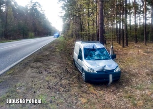 Samochód osobowy biorący udział w wypadku drogowym