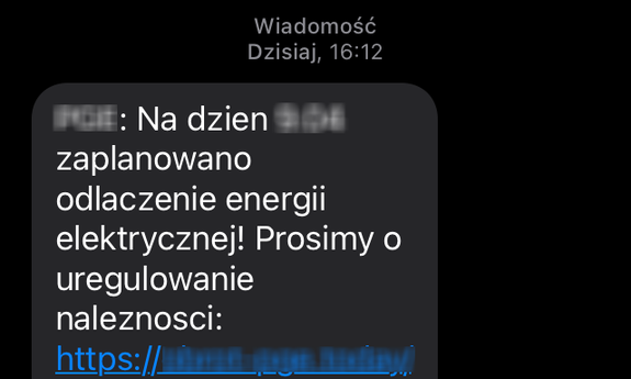 zdjęcie przedstawia screen ekranu telefonu z SMS-em od oszustów