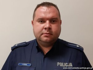 zdjęcie policjanta w mundurze