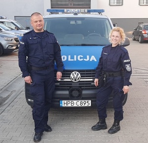 policjantka i policjant, którzy uratowali niedoszłego samobójcę