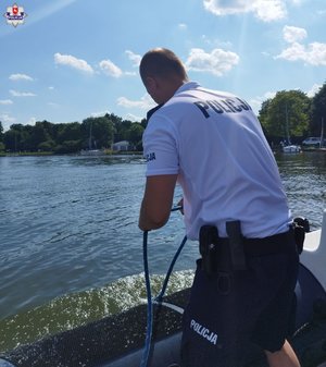 policjant na motorówce