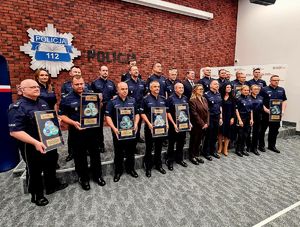 Zdjęcie grupowe wszystkich wyróżnionych policjantów