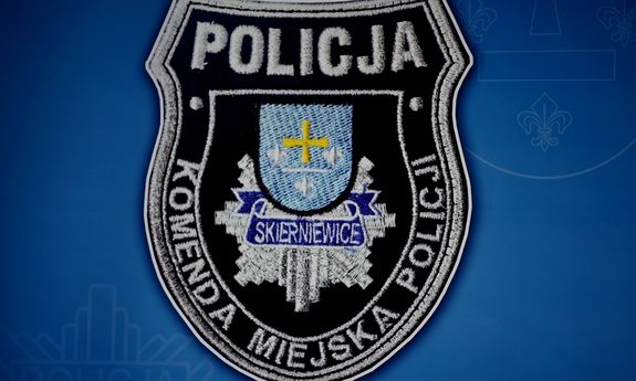 Emblemat z napisem Komenda Miejska Policji w Skierniewicach