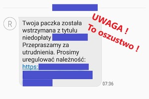 treść smsa mówiąca o niedopłacie , w którym podany jest link do fałszywej strony internetowej. Część treści jest zablurowana. Z boku widnieje napis: UWAGA! To oszustwo!