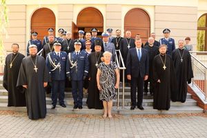 wspólne zdjęcie duchownych oraz przedstawicieli Policji po nabożeństwie prawosławnym z okazji Święta Policji