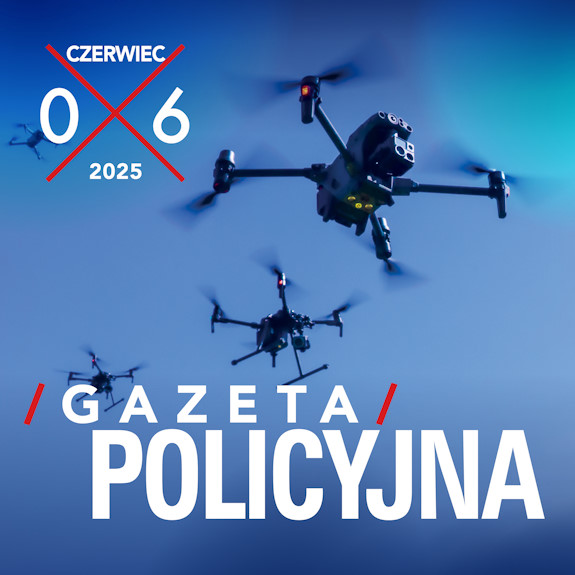 Okładka czerwcowego numeru Gazety Policyjnej przedstawiająca kilka dronów w trakcie lotu.
