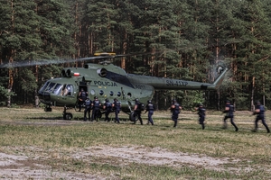 policjanci podczas ćwiczeń